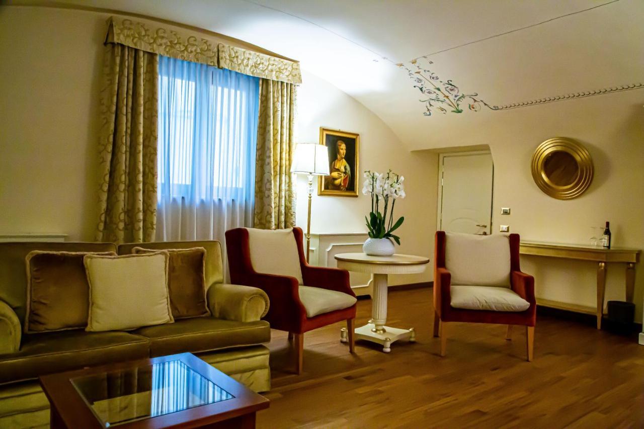 Golden Tower Hotel & Spa Флоренция Экстерьер фото A suite at the Hotel de la Ville