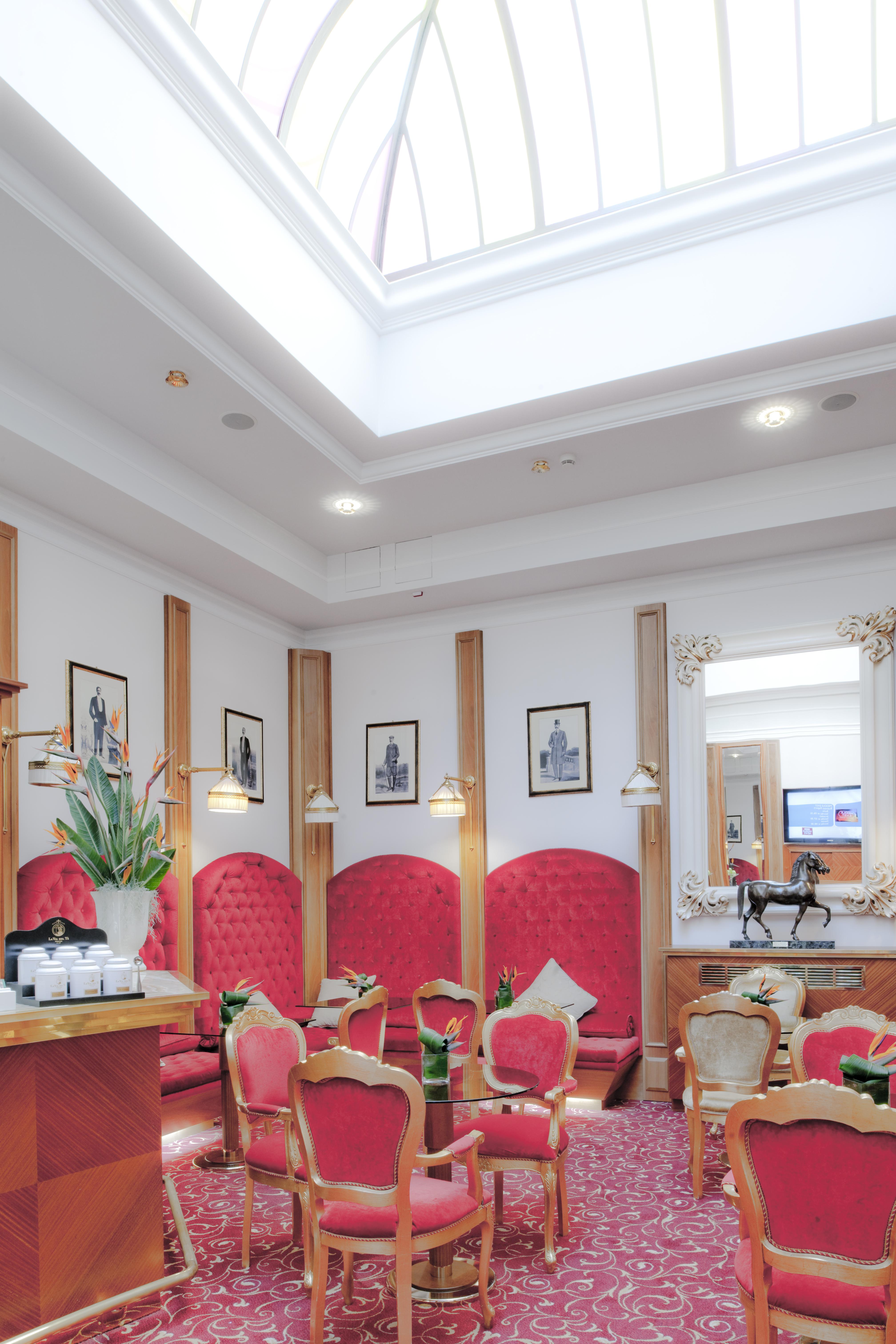 Golden Tower Hotel & Spa Флоренция Экстерьер фото The interior of the hotel