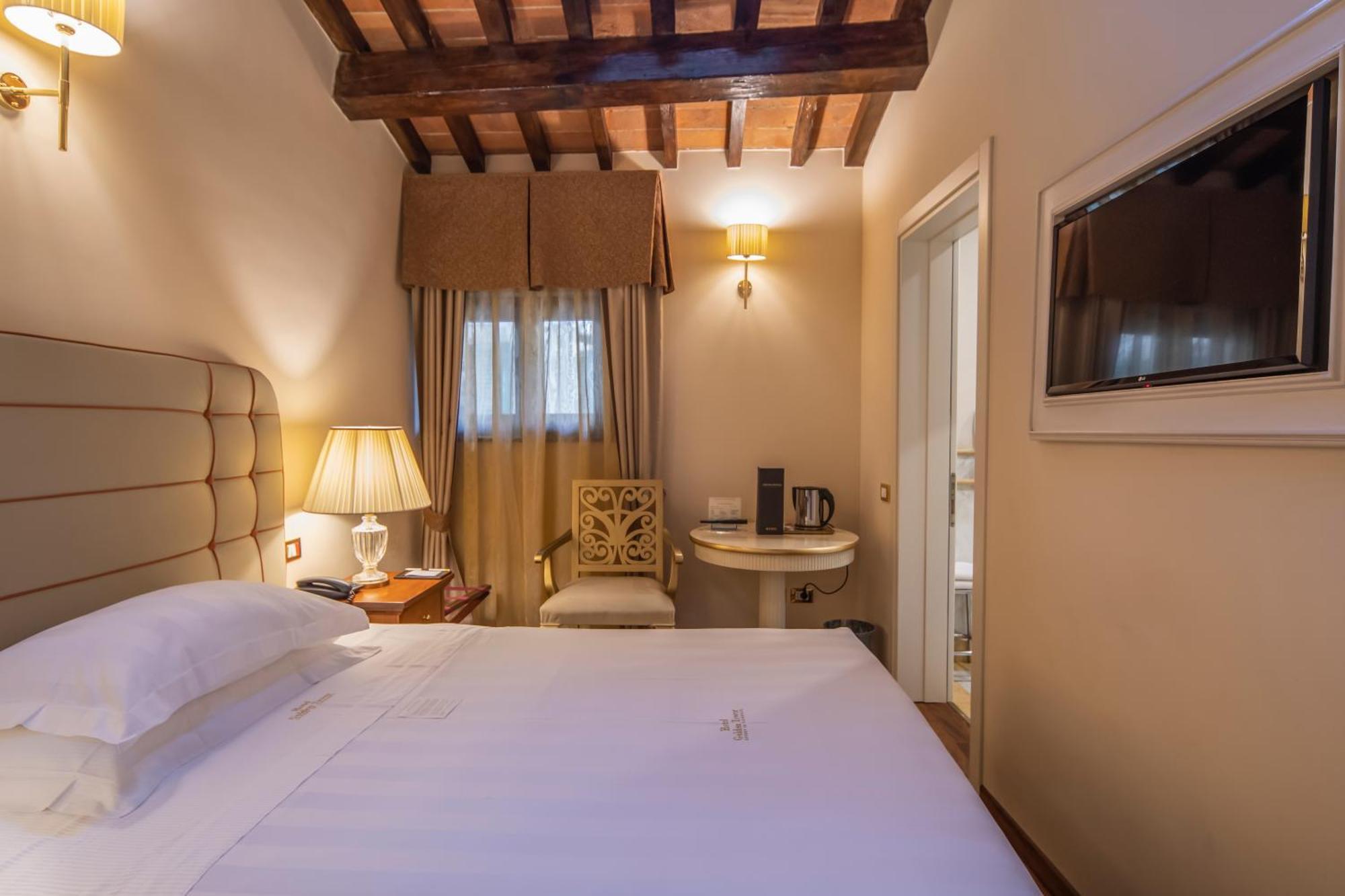 Golden Tower Hotel & Spa Флоренция Экстерьер фото A room at the hotel