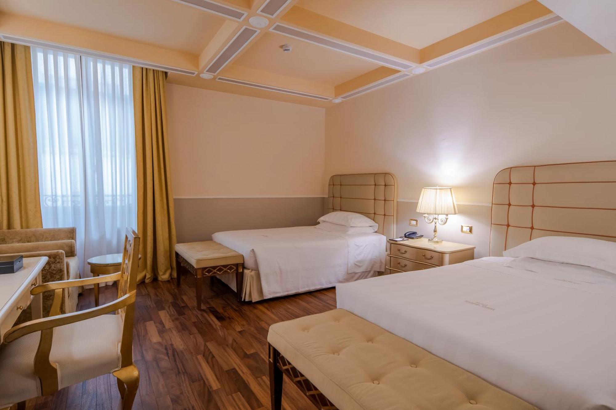 Golden Tower Hotel & Spa Флоренция Экстерьер фото A room at the hotel