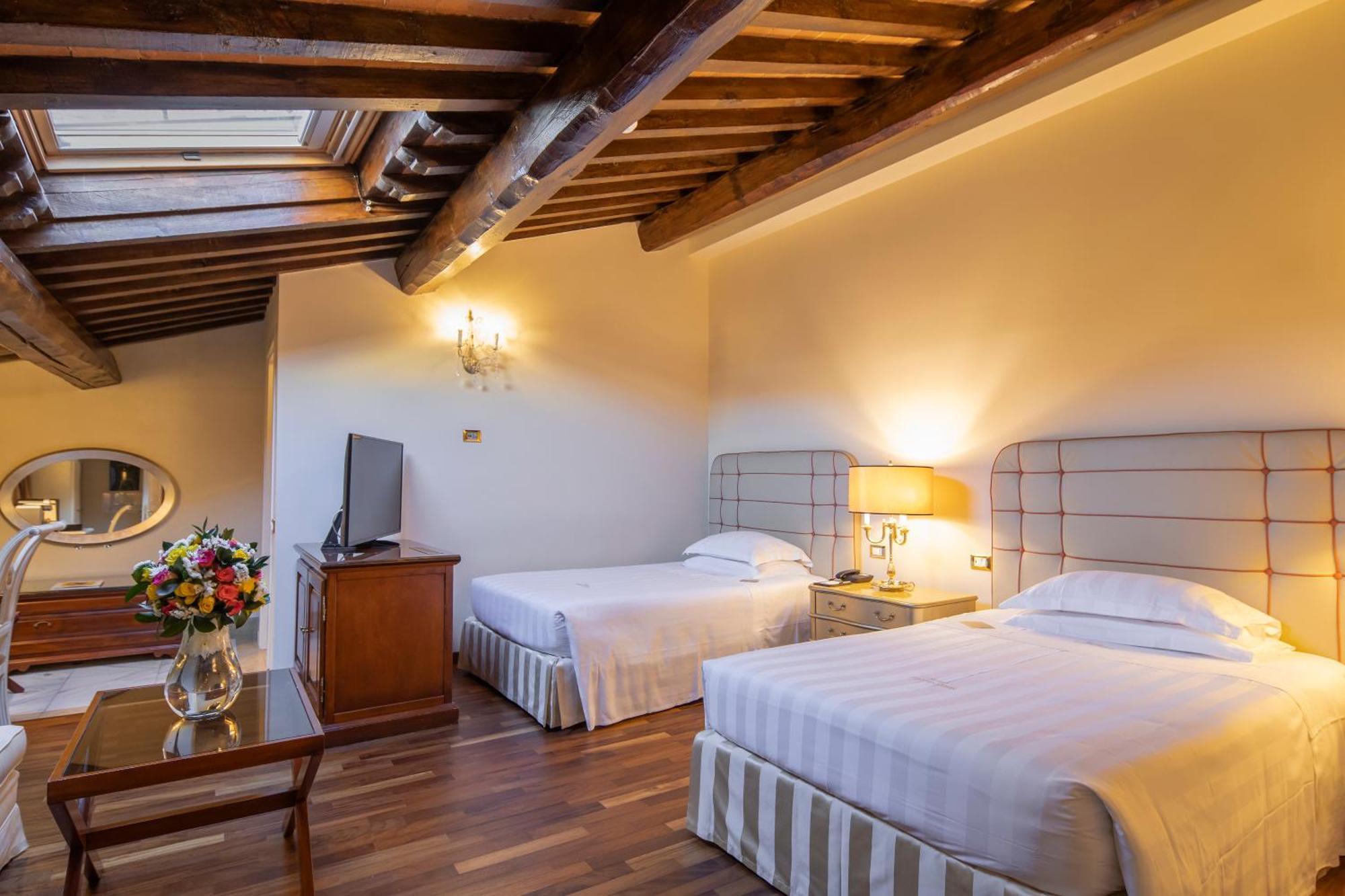 Golden Tower Hotel & Spa Флоренция Экстерьер фото A room at the hotel