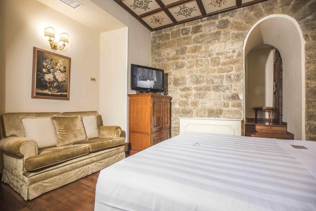 Golden Tower Hotel & Spa Флоренция Экстерьер фото A room at the hotel