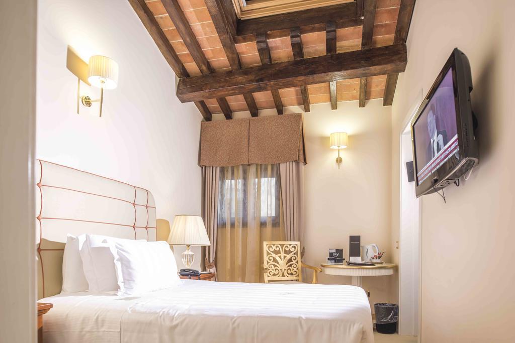 Golden Tower Hotel & Spa Флоренция Экстерьер фото A room at the hotel